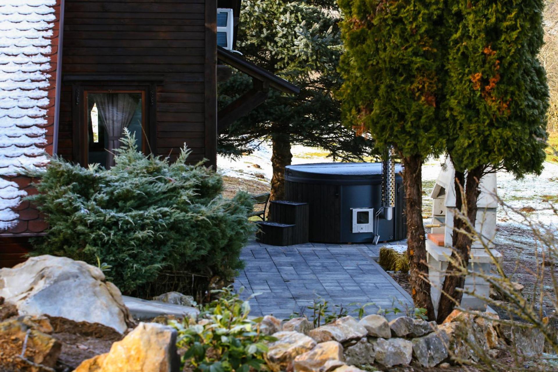 Woodenhouse With Two Apartments Otocac Exterior photo