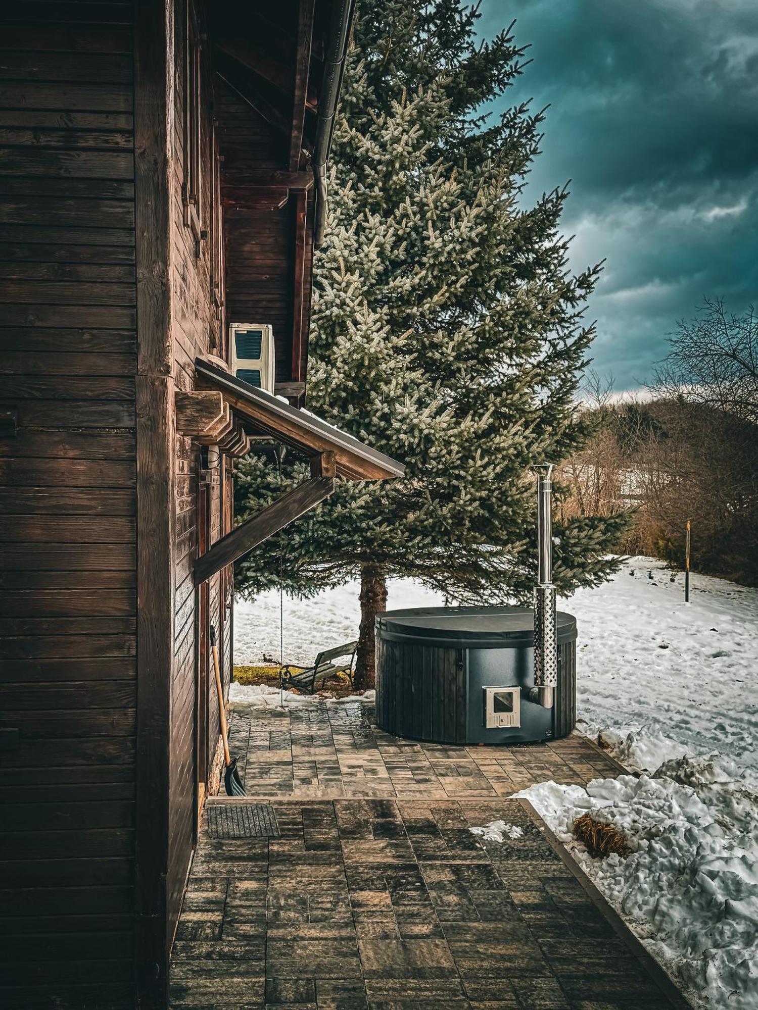 Woodenhouse With Two Apartments Otocac Exterior photo