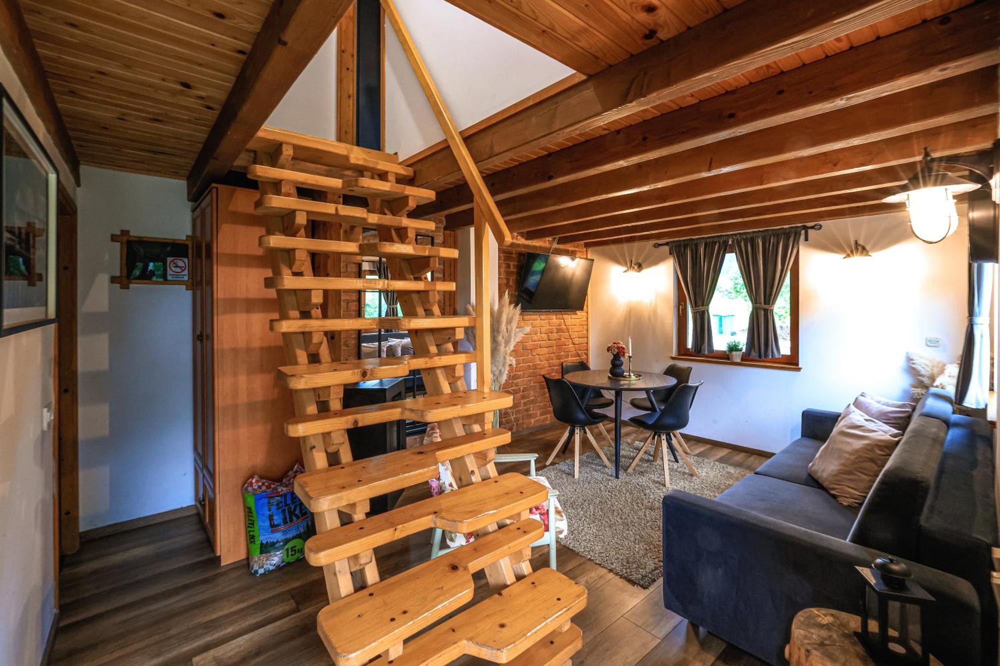 Woodenhouse With Two Apartments Otocac Room photo