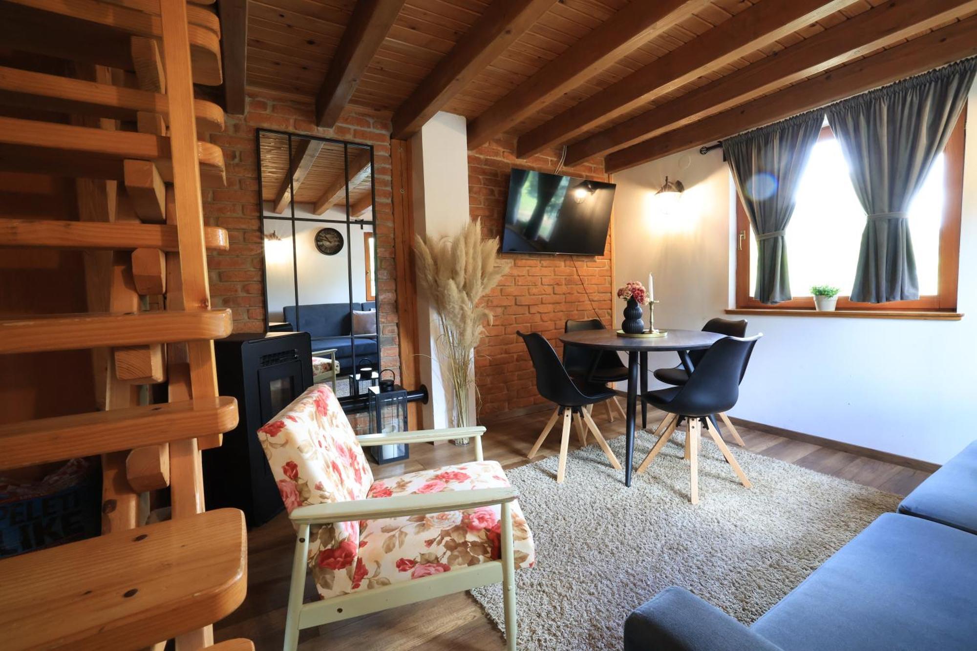 Woodenhouse With Two Apartments Otocac Exterior photo