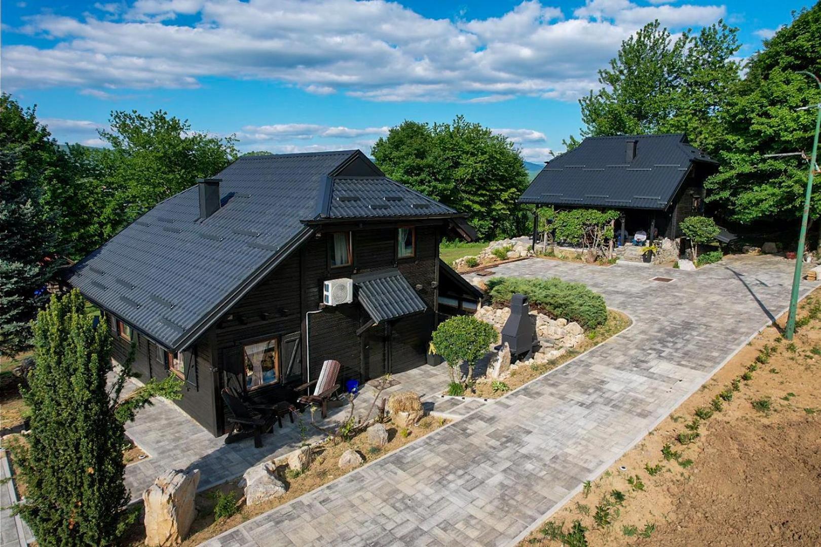 Woodenhouse With Two Apartments Otocac Exterior photo